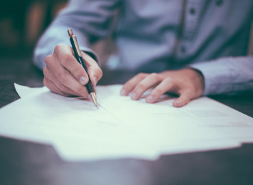 дарственная при банкротстве: можно ли оформить и почему могут отменить - фото - 1